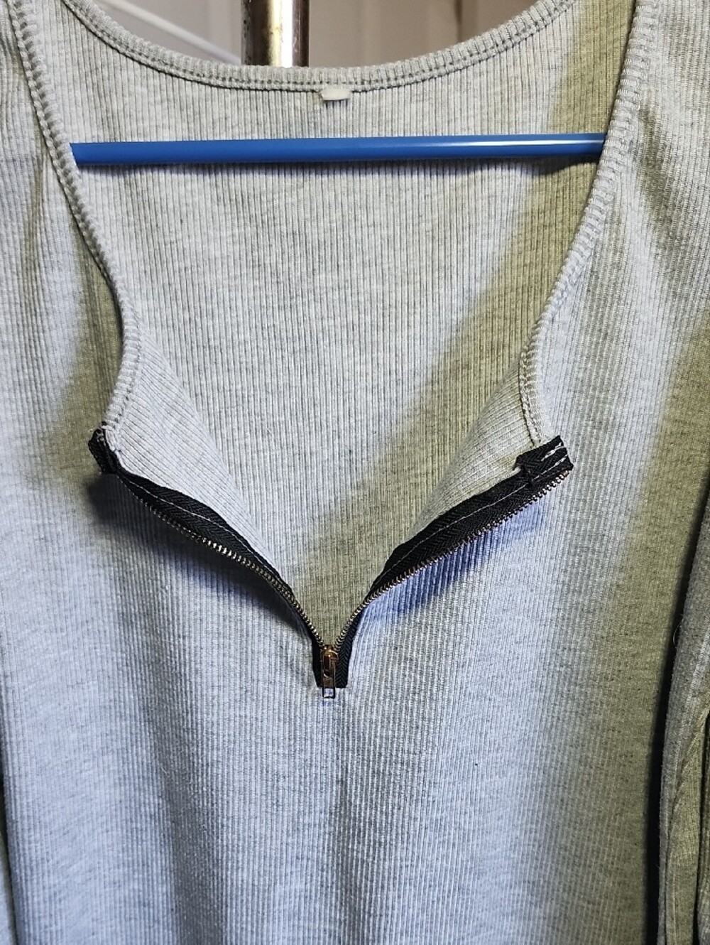 Cold-Shoulder Ribbed Long Sleeve Top with Front Zip - Gray - Picture 4 of 4